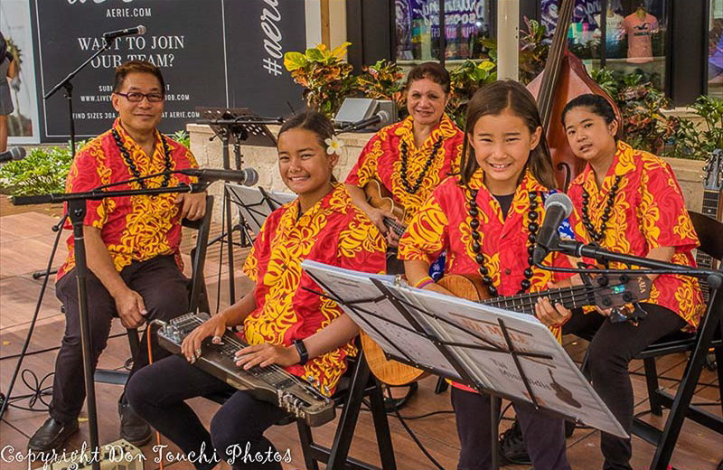 Allan Akaka and Students at the Hawaii Steel Guitar Festival